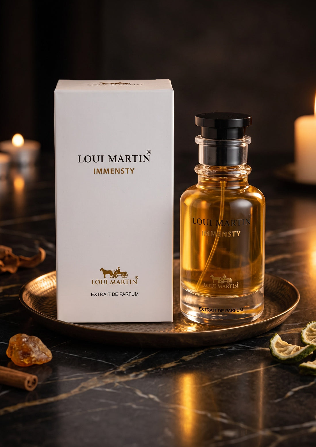 Flacon de parfum PDS SHOP Loui Martin Immensty 100ml avec boîte blanche sur plateau en métal doré