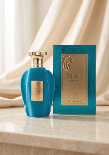 Flacon de parfum PDS SHOP Voux Turquoise bleu velouté avec boîte assortie sur un socle en marbre élégant